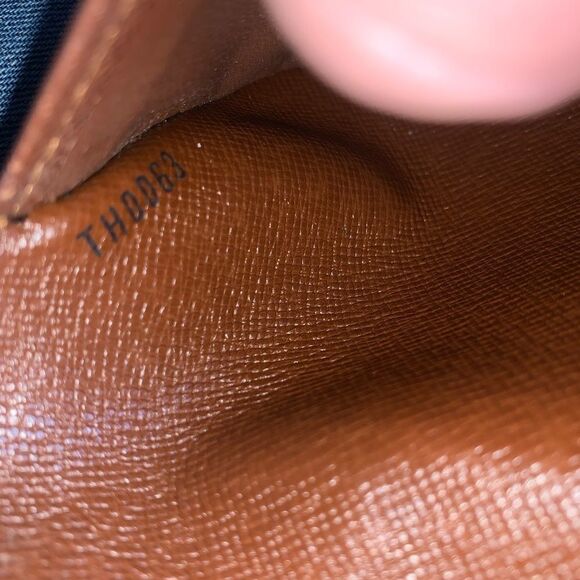 💥AUTHENTIC💥 Louis Vuitton Monogram Sarah Wallet - Picture 10 of 10